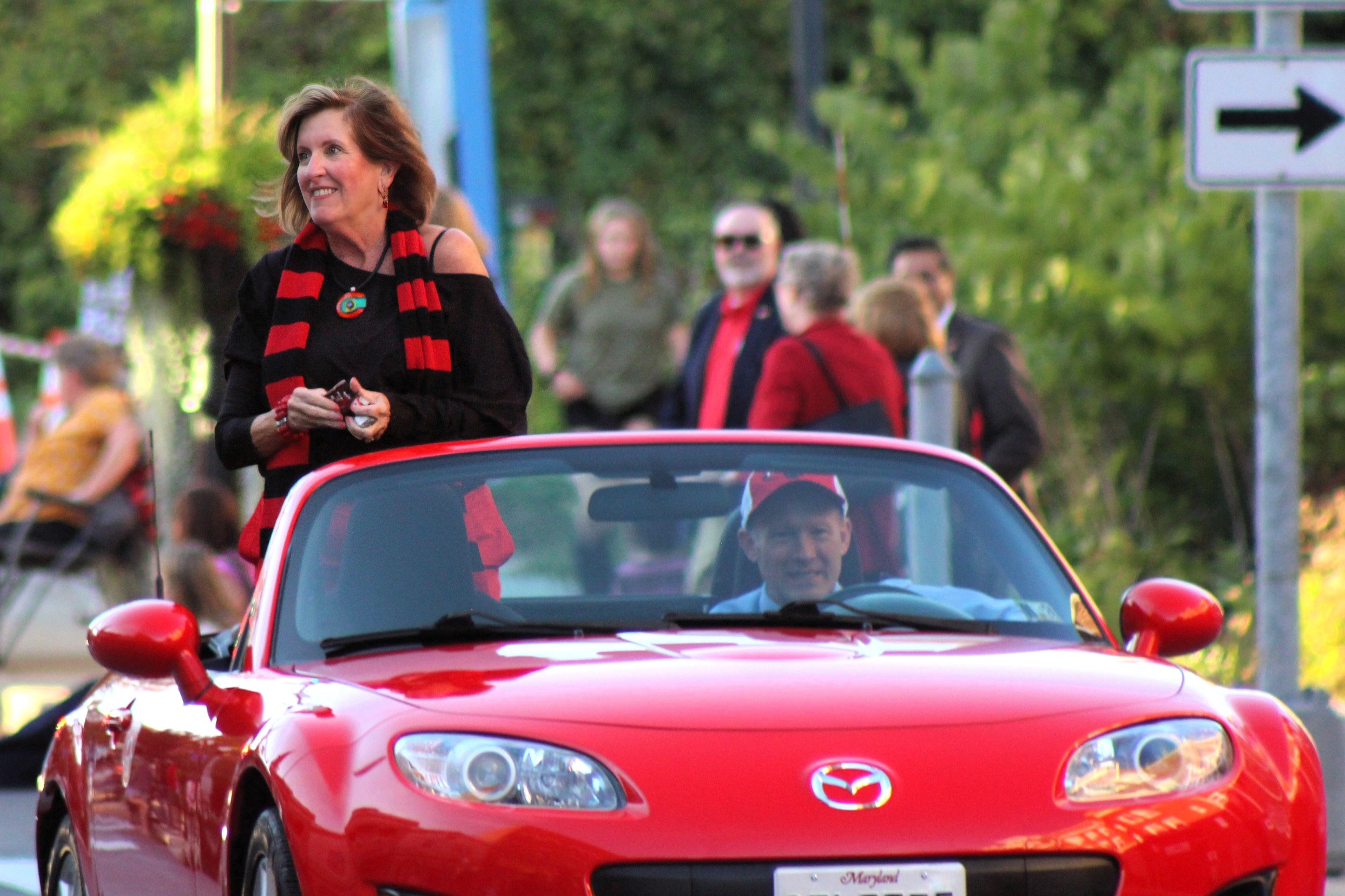 darlene smith and david jones in a convertible